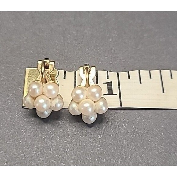Vintage Faux Pearl Flower Gold-tone Clip-on Earrings - Picture 5 of 5